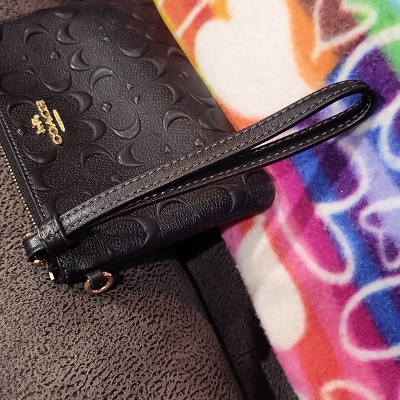 Coach Wristlet ๐ค - Picture 2 of 15